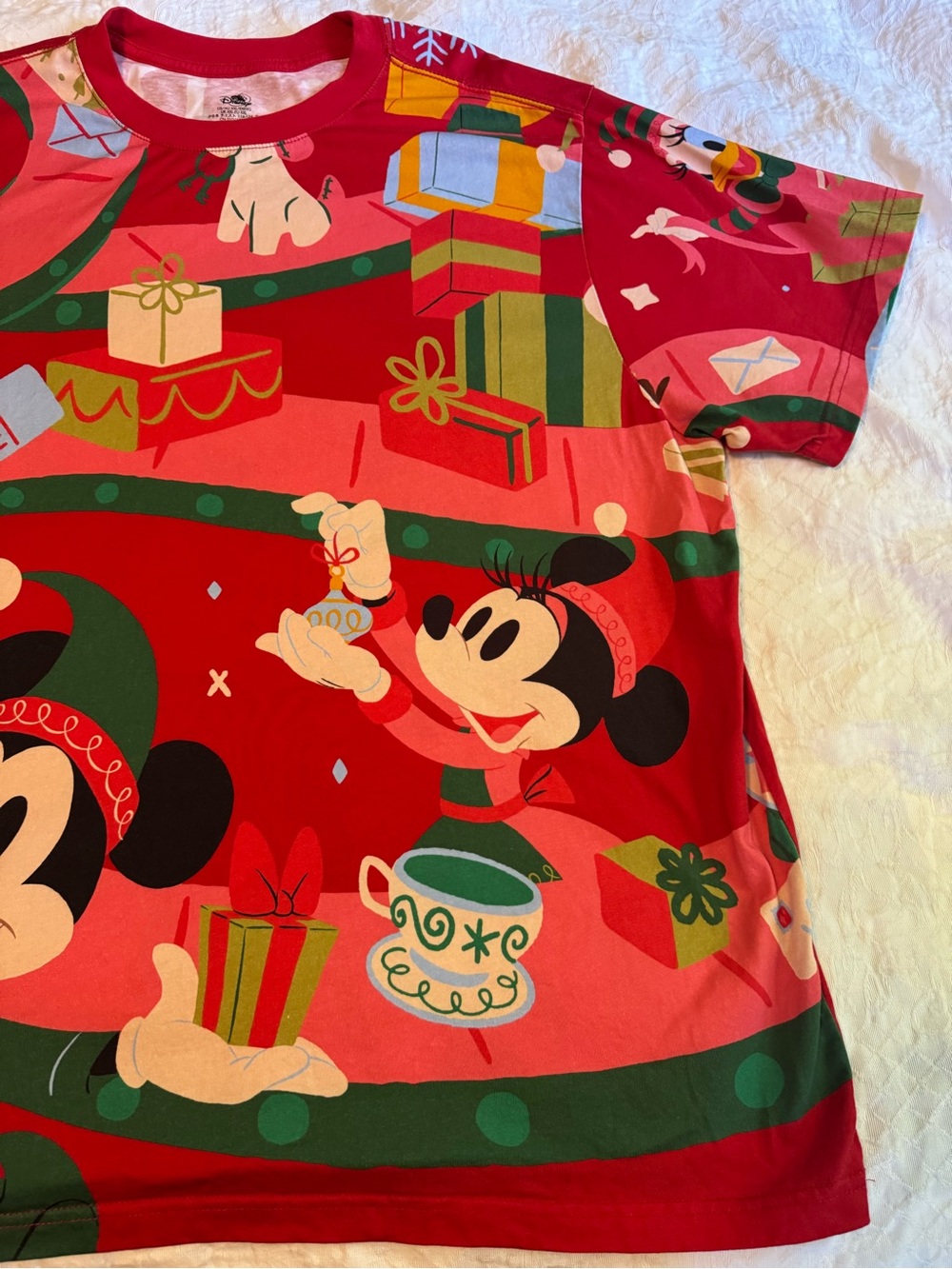 Disney Christmas Mickey Minnie Donald Goofy Chip 'n' Dale T-Shirt Red/Green XXL